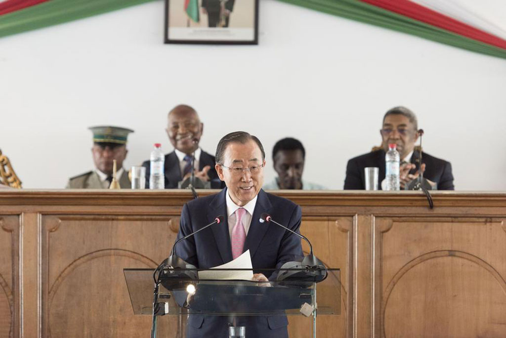 Secretary-General Ban Ki-moon addresses the joint congress of both the Senate and the National Assembly of Madagascar. UN Photo/Mark Garten