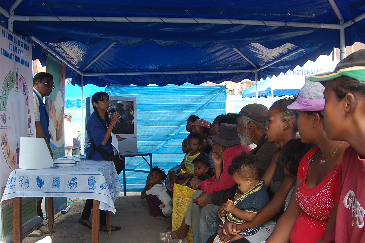 The National Nutrition Office reinforces community-level actions through a mass mobilization programme in disadvantaged districts of Antananarivo