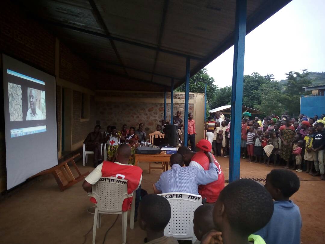 Mobile Cinema to mobilize communities against malnutrition in Burundi